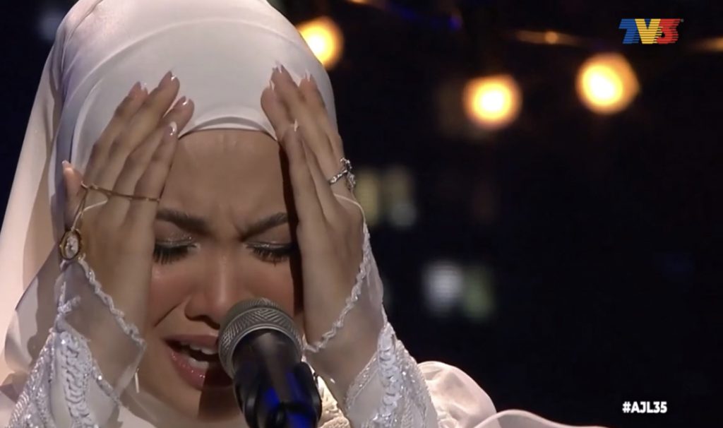 Kapsyen ‘Im So Sorry’ Nabila Razali, Lihat Apa Reaksi Komposer Lagu Peluang Kedua, “Awak Adalah Contoh Inspirasi Saya. So Proud Of You!”