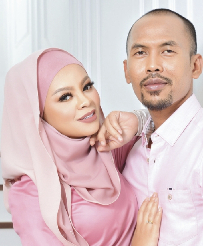 “Kita Bagi Benda Haram Ke, Bagi Air Todi Mabuk Ke…,” – Hanya Sebab Kongsi Rezeki Dengan Frontliner, Siti Sarah Dituduh Tunjuk Baik?