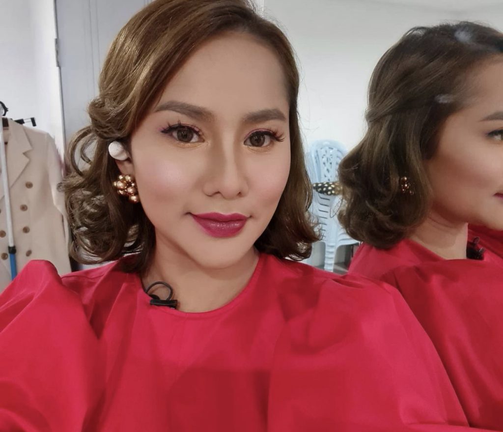 “Aina Ada Bertanya Sahabatnya Yang Menetap Di Korea,” – Pastikan Sebutan Betul, Elly Mazlein Akui Ramai Tak Sabar Tunggu Nyanyian ‘Live’ Dusta Cinta