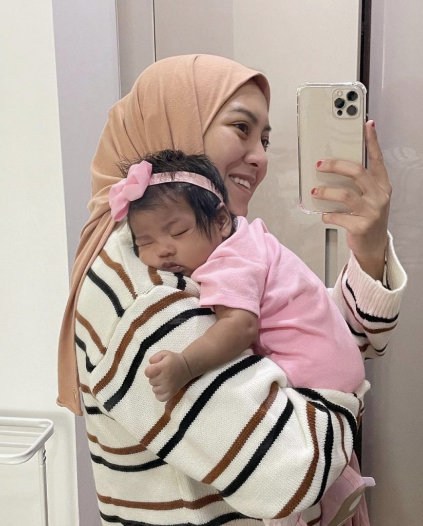 [GAMBAR] “Cinta Senyum Sebab…,” – Bagai Semalam Baru Dilahirkan, Mawar Rashid Maklum Baby Girl Genap 2 Bulan