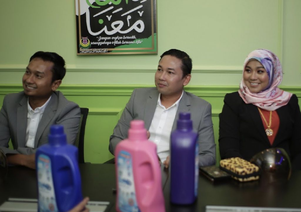 “Dia Matang Dan Memahami,” – Ezlynn Mengaku Rapat Dengan Lelaki Bukan Melayu, Kenal Ketika Sama-Sama Main Badminton