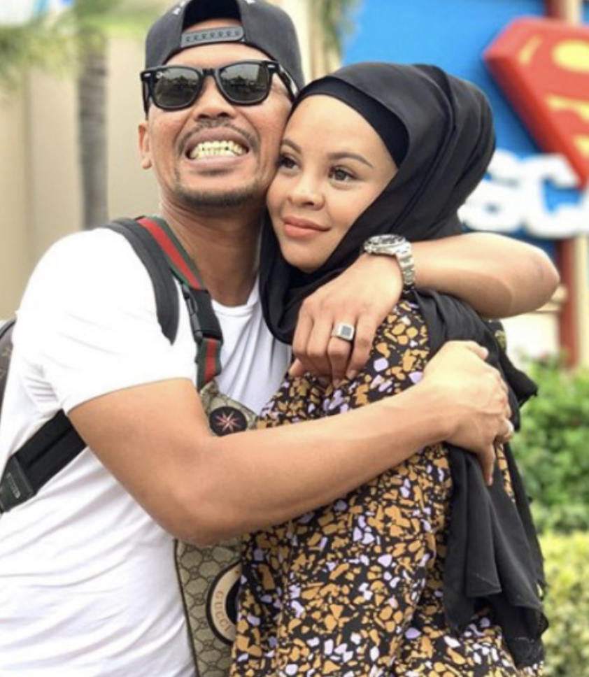 “Kita Bagi Benda Haram Ke, Bagi Air Todi Mabuk Ke…,” – Hanya Sebab Kongsi Rezeki Dengan Frontliner, Siti Sarah Dituduh Tunjuk Baik?