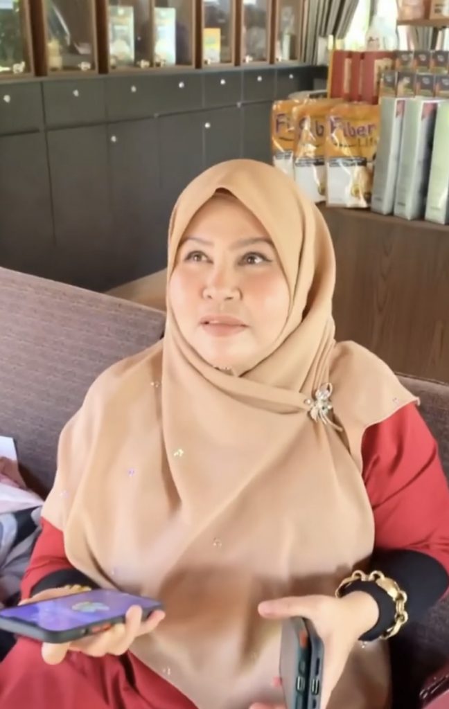 Ibu Buka Cerita Aliff Syukri Pemurah Walau Mulut ‘Tak Beralas’, Pekerja Suka Kalau Dia Ziarah &#8211; “Akan Kasi Duit, Tudung Dan&#8230;”