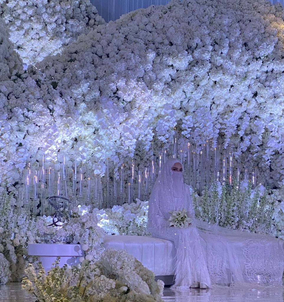 12 Corat-Coret Pernikahan Haris & Neelofa: Majlis Sarat Bunga Putih, Pesan Nabila Pada Pengantin Dan Macam-Macam Lagi!