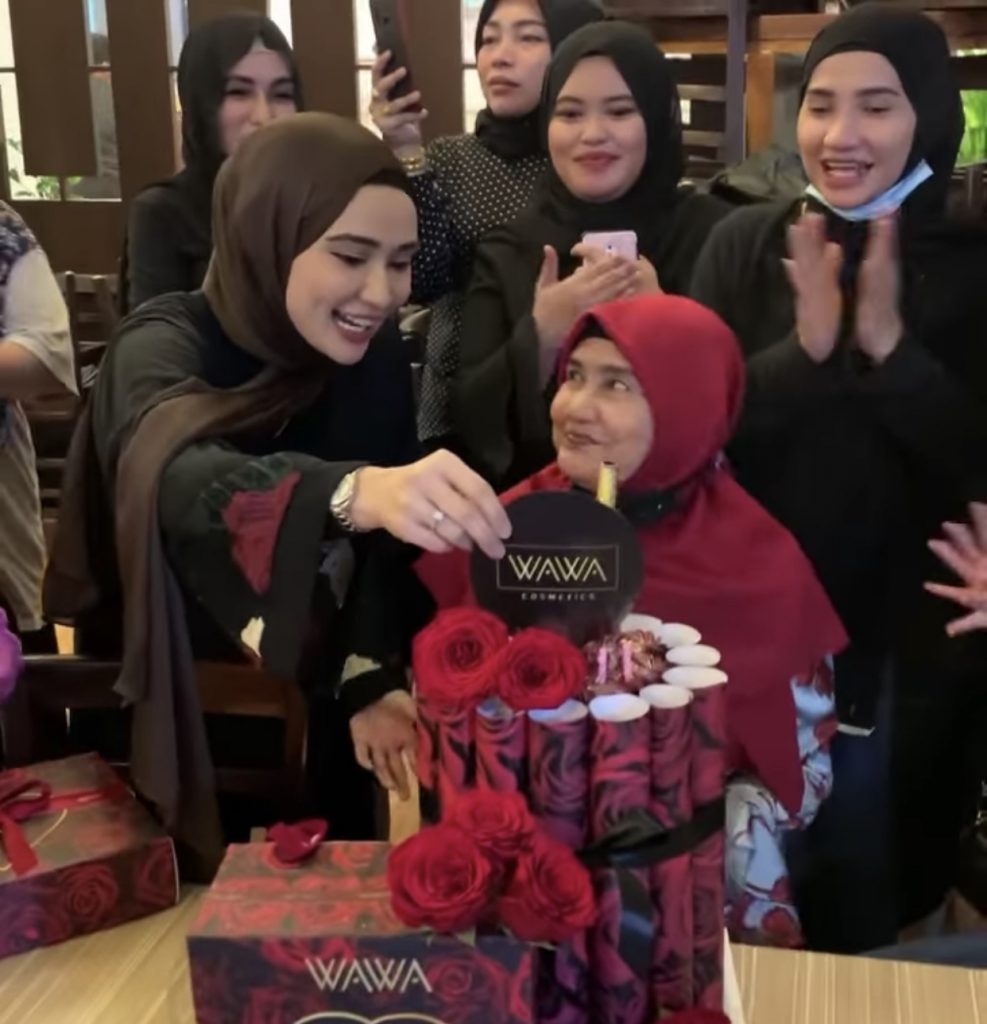 Walau Tak Dibesarkan Ibu Kandung, Wawa Zainal Ikhlas Berikan Kasih Sepenuh Hati – “Cuba Menjadi Anak Yang Sentiasa Membahagiakan.”