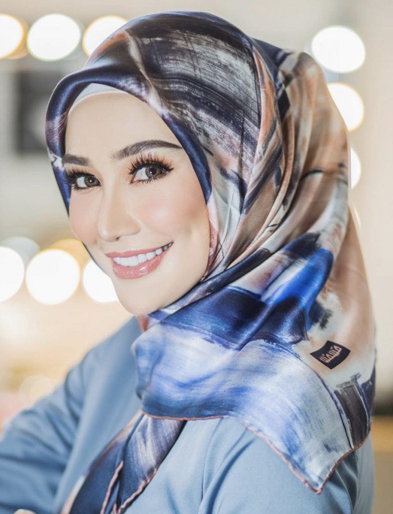 Walau Tak Dibesarkan Ibu Kandung, Wawa Zainal Ikhlas Berikan Kasih Sepenuh Hati &#8211; “Cuba Menjadi Anak Yang Sentiasa Membahagiakan.”