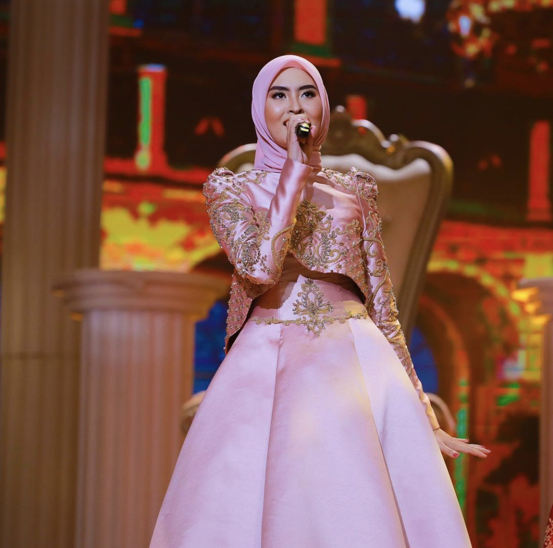“Cantik Wany Bertudung Bawal Pink, Manis Bethol Ya,” – Komen ‘Show’ AJL35 Di Twitter, Penampilan Wany Hasrita Buat Syafiq Kyle Cair?