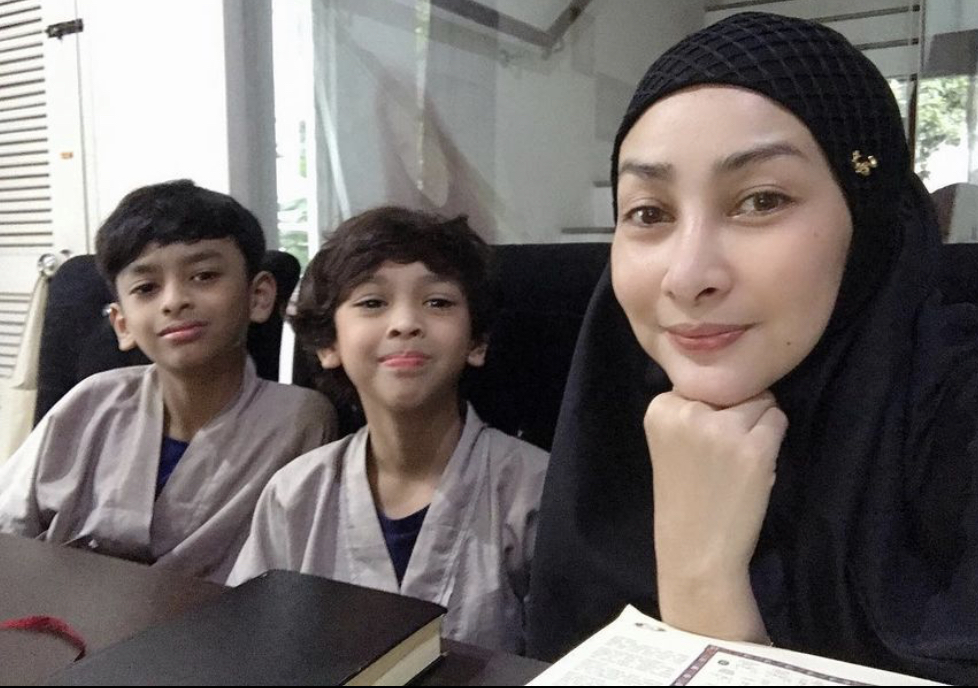 Rita Rudaini Tengah &#8216;Menikmati&#8217; Status Ibu Tunggal &#8211; &#8220;Kenapa Allah Tarik Suami Dari Hidup Kita? Sebab Allah Sayang Dan Tak Nak Kita Bersedih.&#8221;