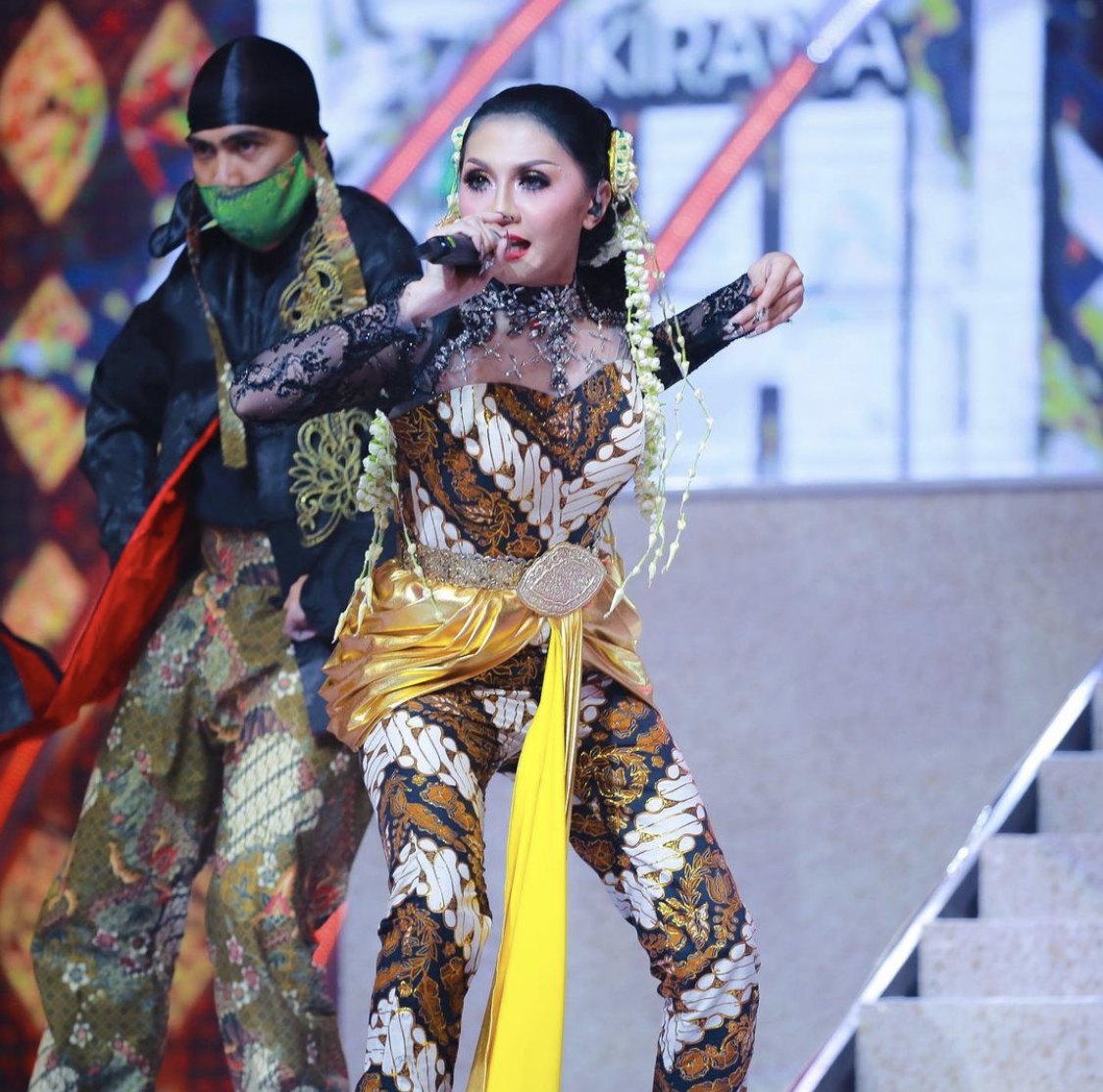 “You Got The Mic Now, Queen!,” – Rapper Wanita! Altimet Harap Zizi Kirana & Loca B Dapat Teruskan Legasi