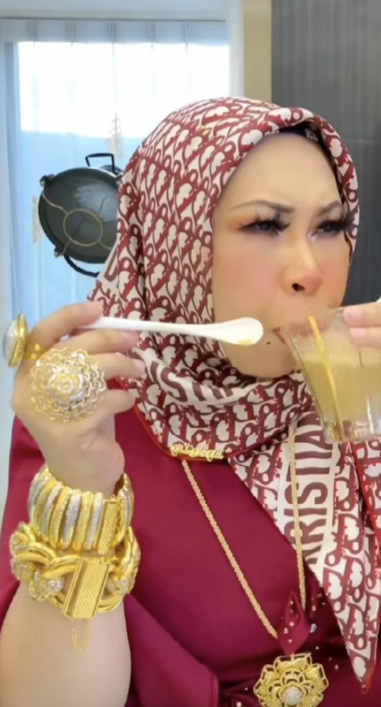 Cincin Ke Brooch? “Kalau Mampu, Tak Kan Nak Pakai Yang Kecil Kan? Lagi pun, Saya Niaga Emas,” &#8211; Datuk Vida