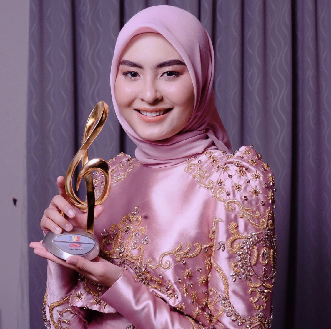 Wany Hasrita Tak Terlalu Terbuka Soal Cinta, Bukan Takut ‘Dicaras’ Cuma…