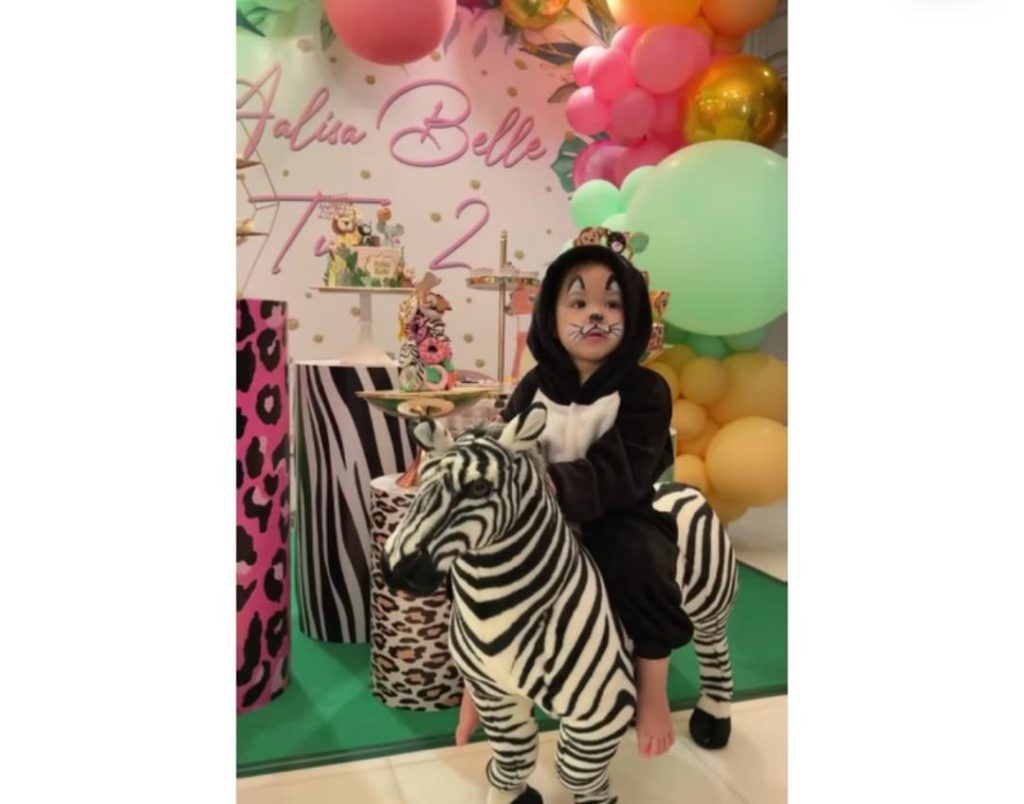 “Love You So Much,” – Genap Usia 2 Tahun, Datin Seri Zizie Izette Buat Majlis Hari Jadi Anak Bertemakan Haiwan, Comelnya!
