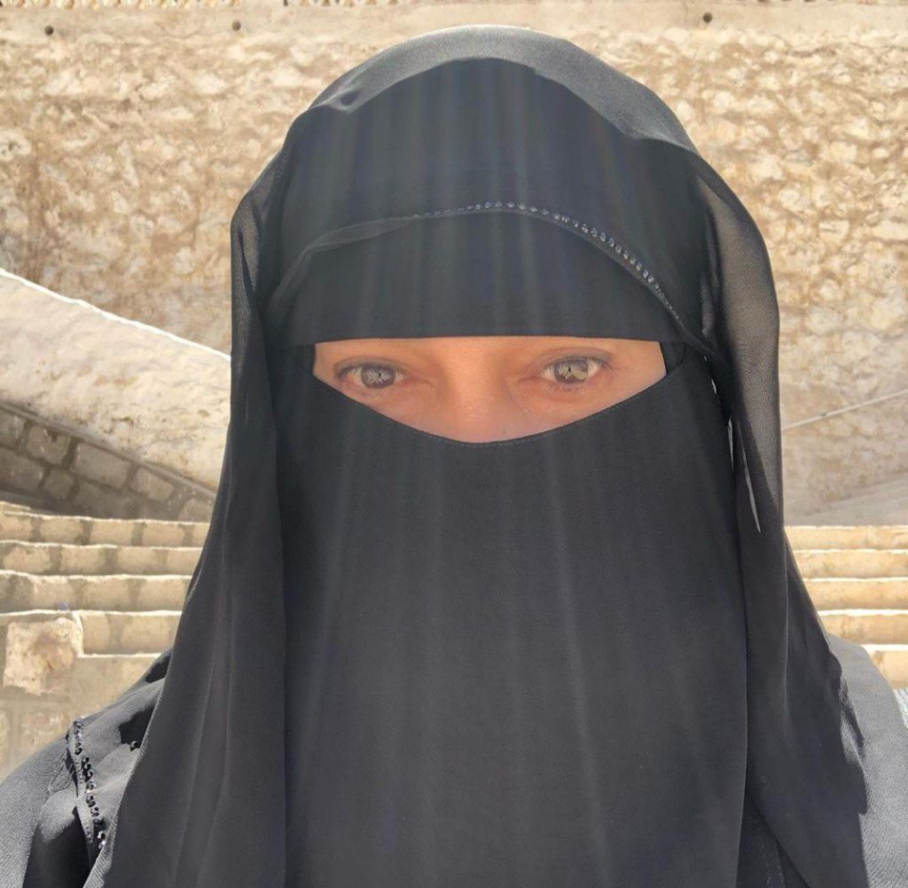 “Kakak Saya Dulu Pun Bukannya Mula Bertudung Dari Umur 2 Bulan,” – Penampilan Dikait Dengan Kakak, Ini Jawab Balas Sakinah