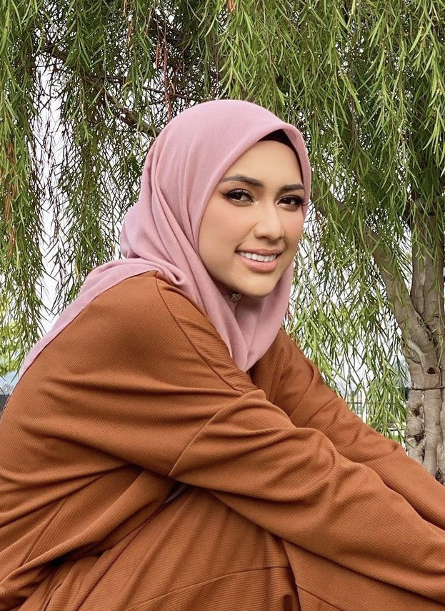 Percaya Rezeki Ada &#8216;Job&#8217; Atau Tidak, Zara Zya Tenang Bercerita &#8211; &#8220;Ada Kata Saya Pakai Tudung Sebab Nak Kahwin, Tapi Sebenarnya Tidak.&#8221;