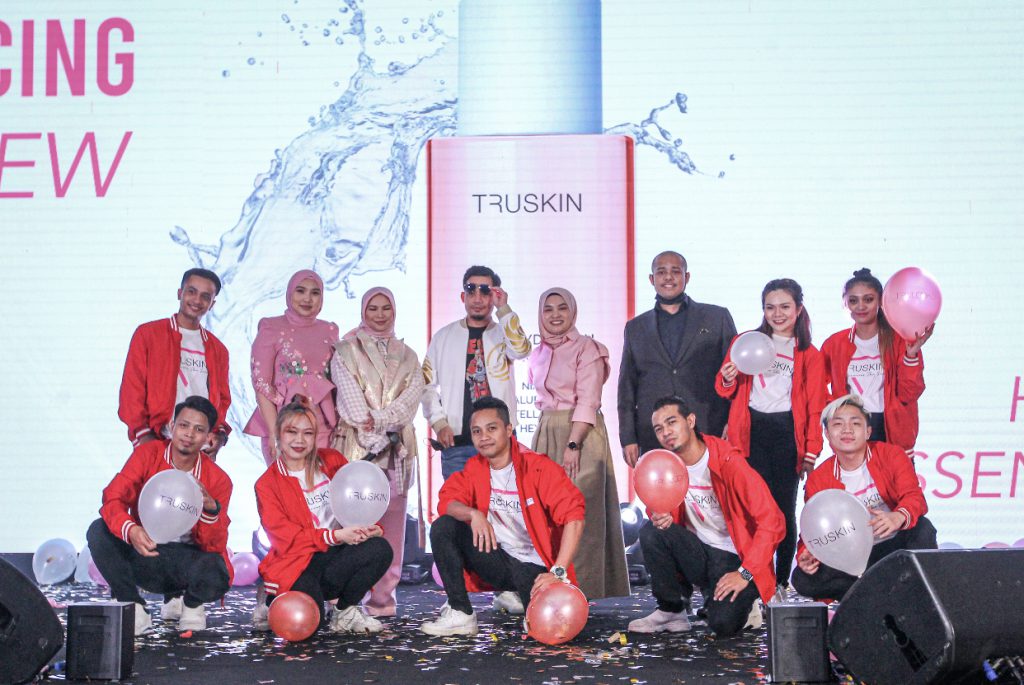 “Saya Tahu Apa Yang Saya Buat Dalam Tu,” – Tak Segan Kongsi, Aina Abdul Pernah 4 Tahun Cari Rezeki Menyanyi Dalam Kelab Malam
