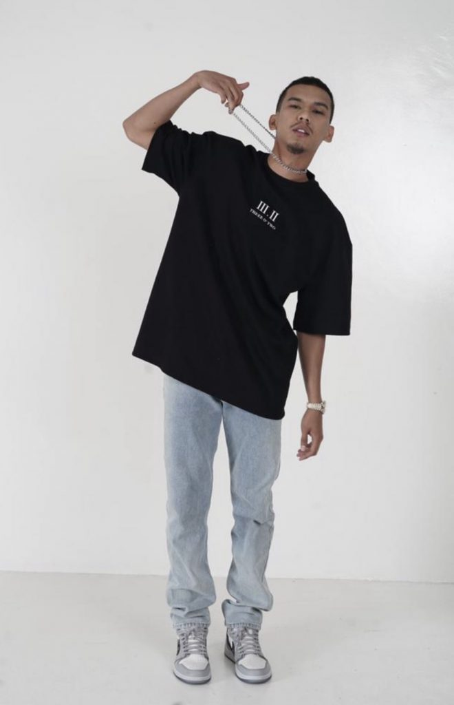 “Masanya Tepat Untuk Saya Kongsi Gaya Kegemaran,” – Jual Baju ‘Street Wear’ Sendiri, Semua Orang Boleh ‘Jadi’ Macam MK K-Clique!
