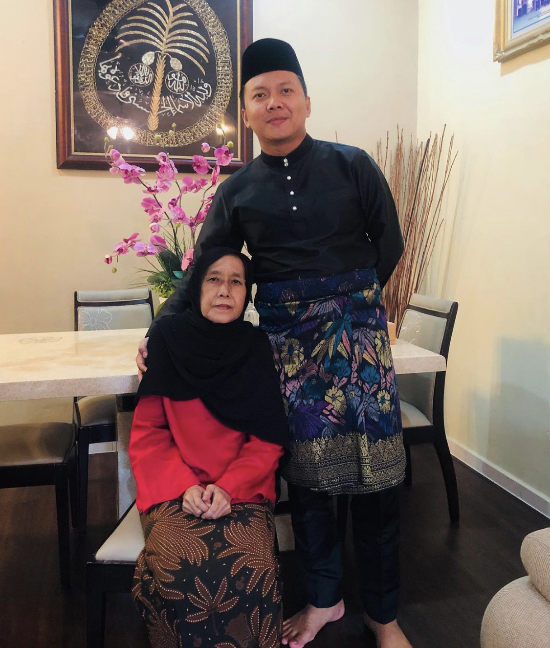 “Setiap Kali Ramadan, Arwahlah Yang Akan Kejut Sahur,” – Ziarah Pusara Ibu, Tangisan Radin Era Bikin Ramai Sebak
