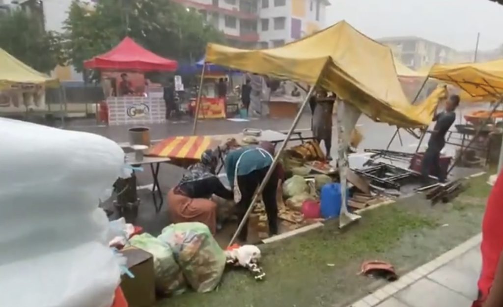 Doa Moga Dikurnia Untung Berlipat Ganda – “Ya Allah Permudahkan Urusan Mereka,” – Ada Gerai Roboh Dipukul Ribut, Adibah Noor Harap Peniaga Bazar Tabah