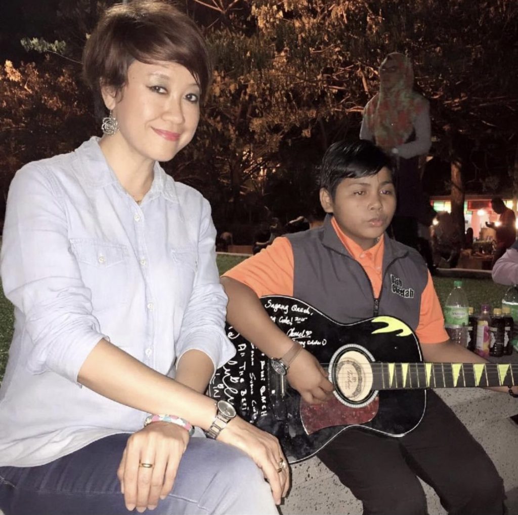 ‘Payung’ Foto Rambut Pendek, Ramai Puji DJ Lin Tampak Ranggi & Jelita – “Lawa, Nampak Muda Gitu!”