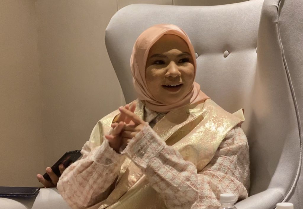 “Macam Mahu Mengaibkan, Jadi Saya Tak Nak Layanlah,” – Ada Dakwa Lagu Raya Judi Lebih Sedap, Ini Jawab Balas Aina Abdul