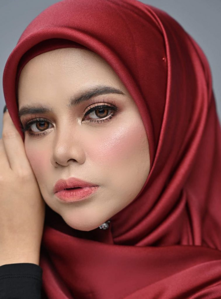 Pada Usia 40 Tahun, Datin Alyah Percaya Kuasa Doa &#8211; “Lagu Thank You Allah Bukan Sebab Saya Hamil.”