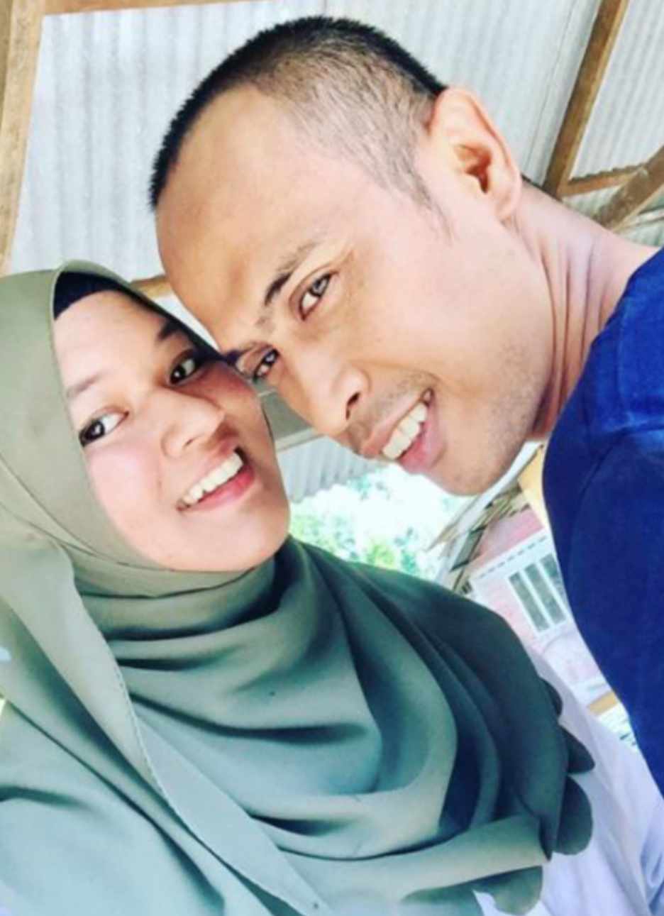 “Jadi Cleaner Bank, Jual Burger Depan Bengkel, Gadai Gelang Kahwin,” – Apa Yang Kau Tak Buat Dulu Demi Bantu Aku? Achey Kenang Pengorbanan Isteri