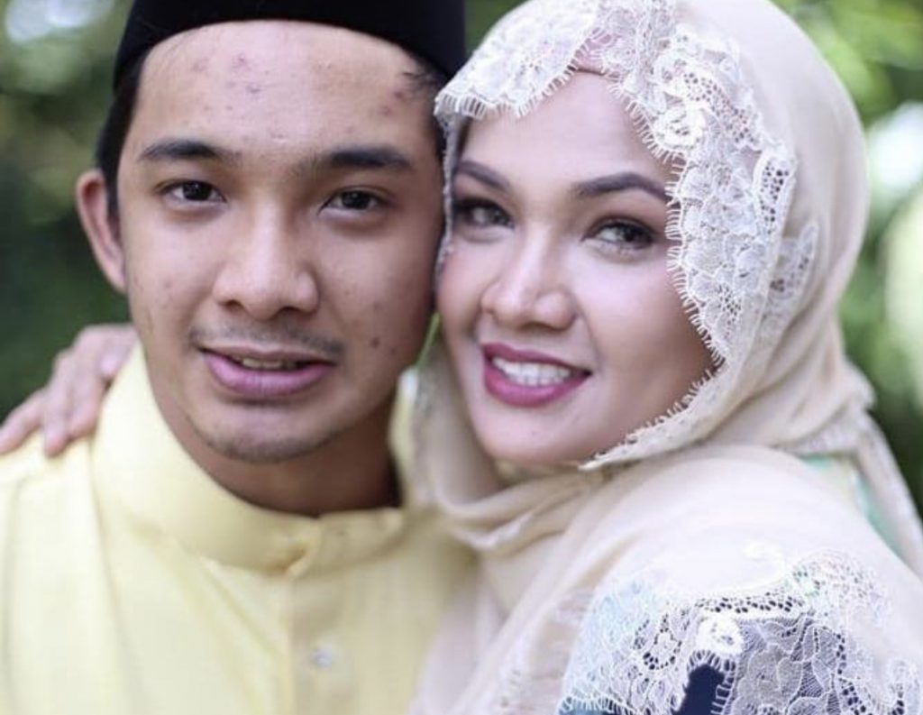 Zarina Zainuddin Dedah Azal Yang ‘Up’ – “Kalau Saya Yang Tulis Mesti Banyak Typo, Saya Belajar Pun Tak Tinggi.”