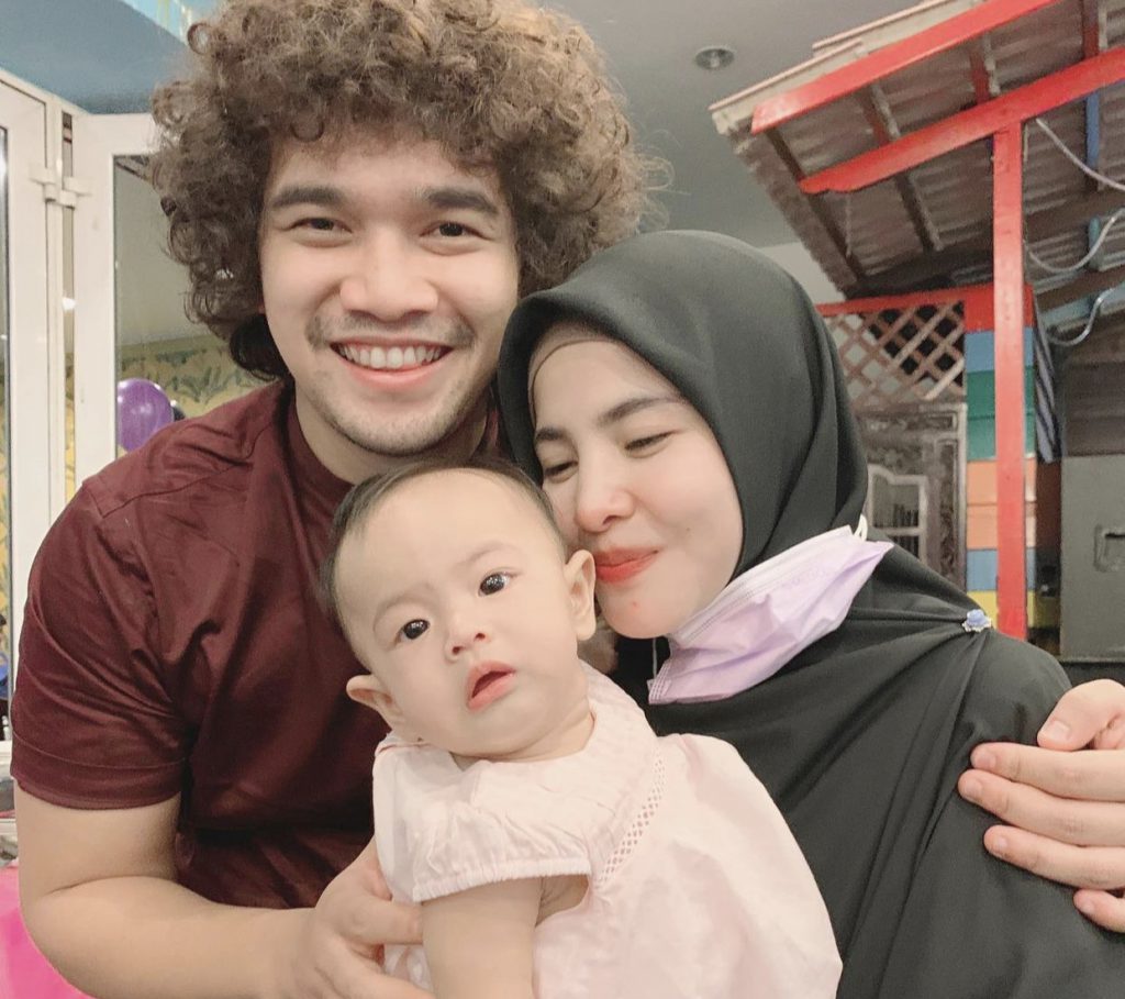 “Dia Tak Pernah Sekalipun Mintak Apa-Apa…,” – Buat Kejutan 10 Hari Awal, Nadzmi Adhwa  Ikhlas Hati Hadiahkan Ardell Aryana Toyota Alphard Baru