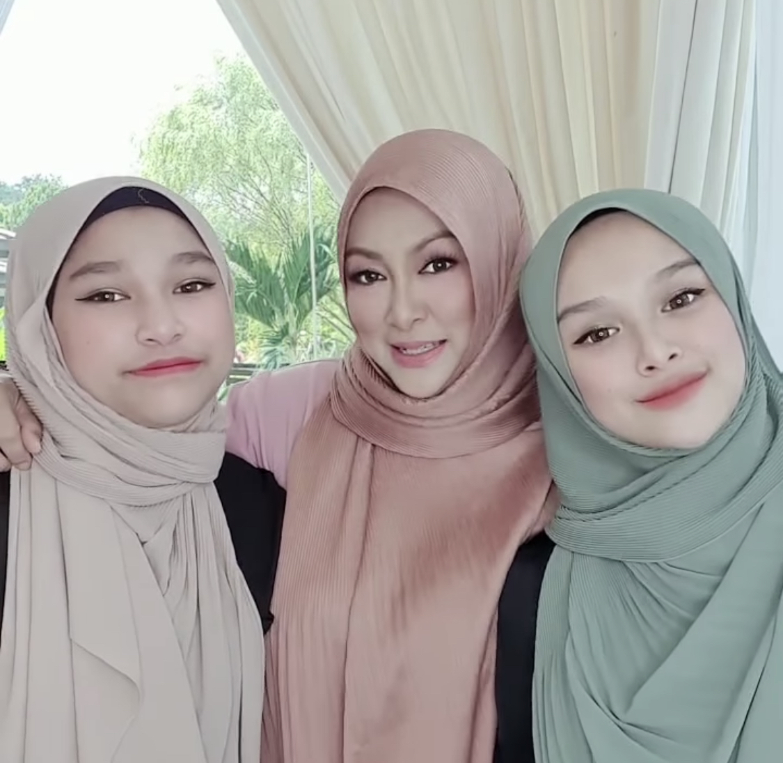 “Mereka Akan Malu Sendiri Untuk Berpakaian Seksi,” – Mula Dari Bayi, Abby Abadi Kongsi Cara Didik Anak Perempuan Tutup Aurat & Cintakan Agama