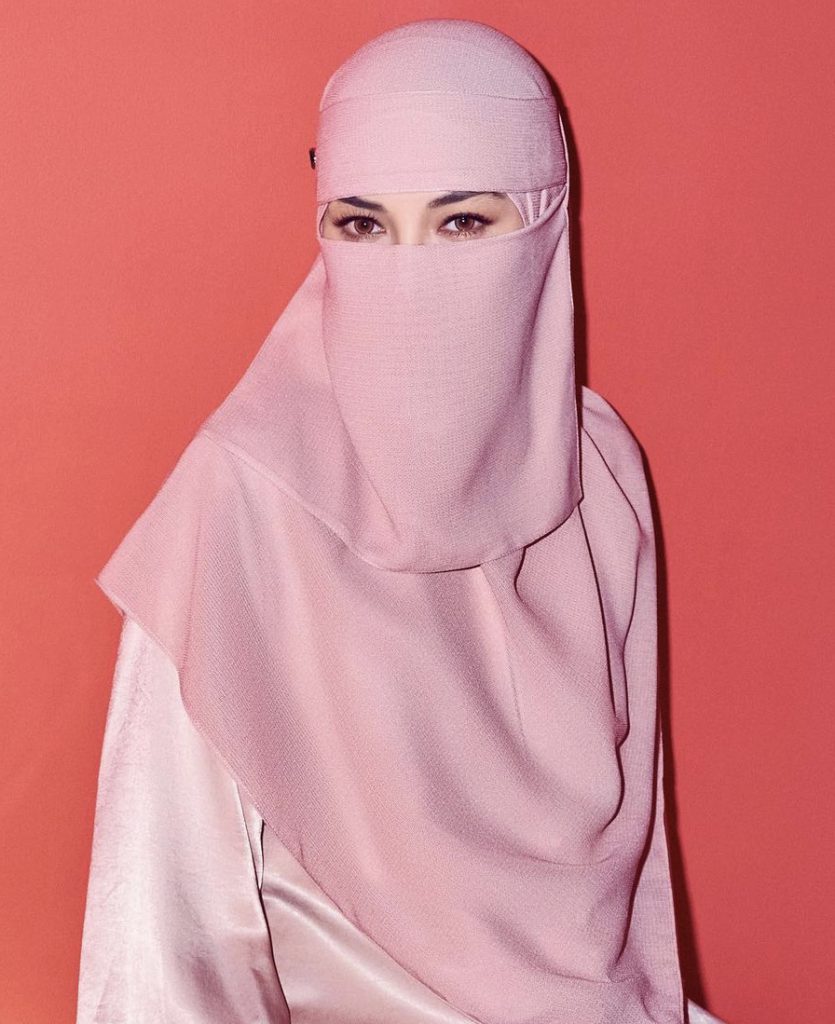 Gurau Nak Buat Majlis Sebab Komen ‘Private Wedding…No Camera And Phone Allowed’ Pada Foto Bersama Reekateemor, Neelofa Minta Bertenang