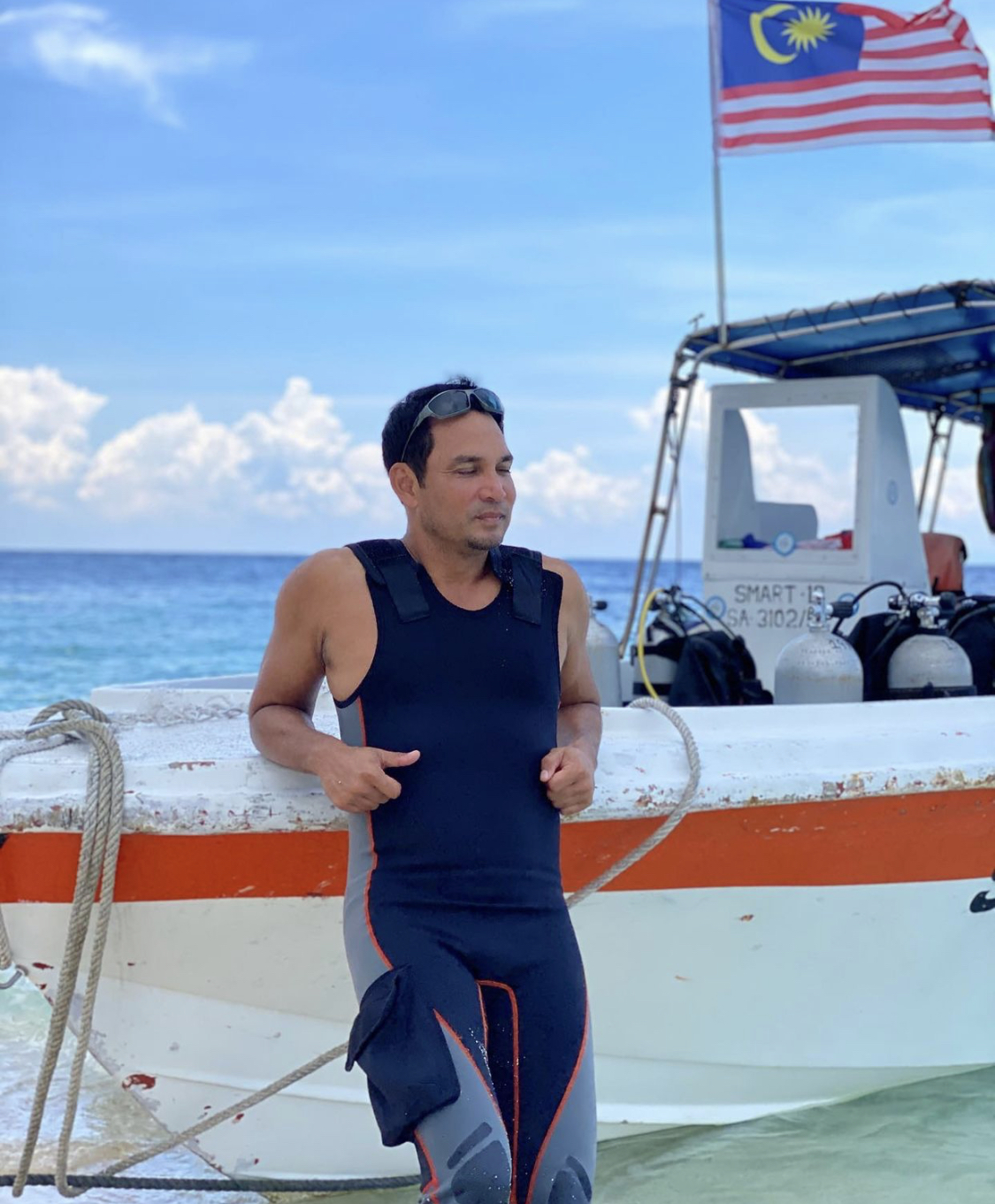 “Bila Nak Kahwin? Jangan Lambat Macam Saya,”- Pernah Berlakon Extra, Datuk Hans Isaac Bangga Lihat Pencapaian Zizan Razak