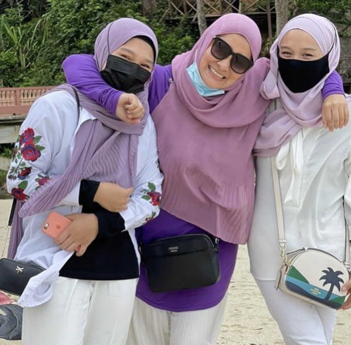“Mereka Akan Malu Sendiri Untuk Berpakaian Seksi,” – Mula Dari Bayi, Abby Abadi Kongsi Cara Didik Anak Perempuan Tutup Aurat & Cintakan Agama