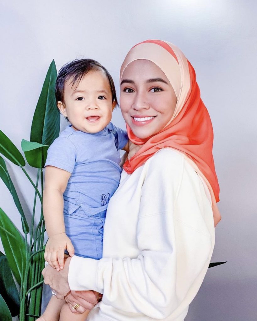 “Singlet Pun Tak Tau Pakai, I Yang Mengajar Dia Fesyen Bodo. Dia Tak Pernah Nak Ikut, Malu…,” – Terbuka Terima Call, Ika Nabella Minta Sahabat Jaga Diri