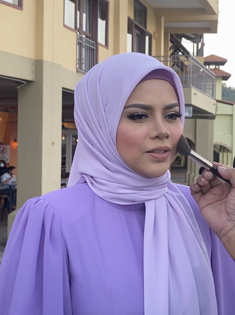 Pada Usia 40 Tahun, Datin Alyah Percaya Kuasa Doa – “Lagu Thank You Allah Bukan Sebab Saya Hamil.”