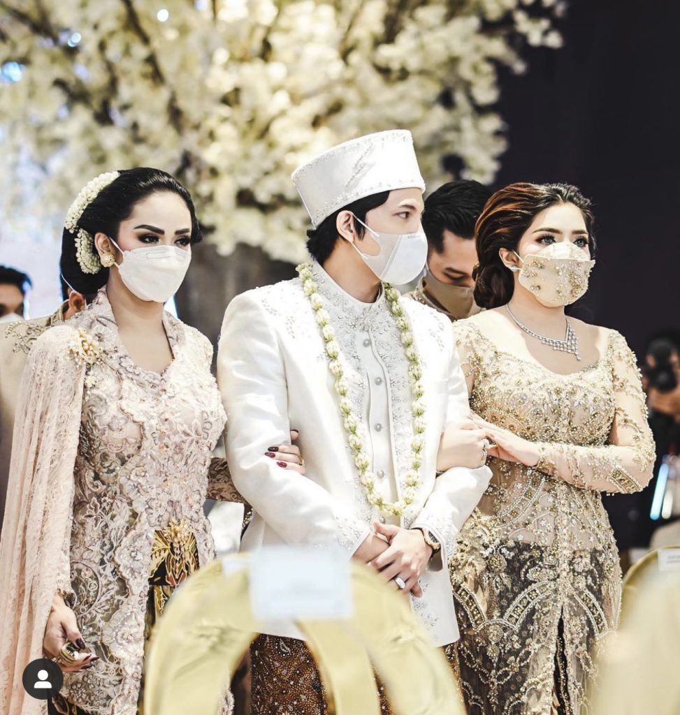 “Semua Tak Tanggalkan Face Mask, Walaupun Pengantin,” &#8211; Patuh SOP, Warganet Puji &#038; Respek Majlis Nikah Anak Kris Dayanti