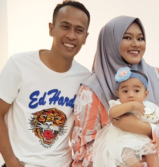 “Jadi Cleaner Bank, Jual Burger Depan Bengkel, Gadai Gelang Kahwin,” – Apa Yang Kau Tak Buat Dulu Demi Bantu Aku? Achey Kenang Pengorbanan Isteri