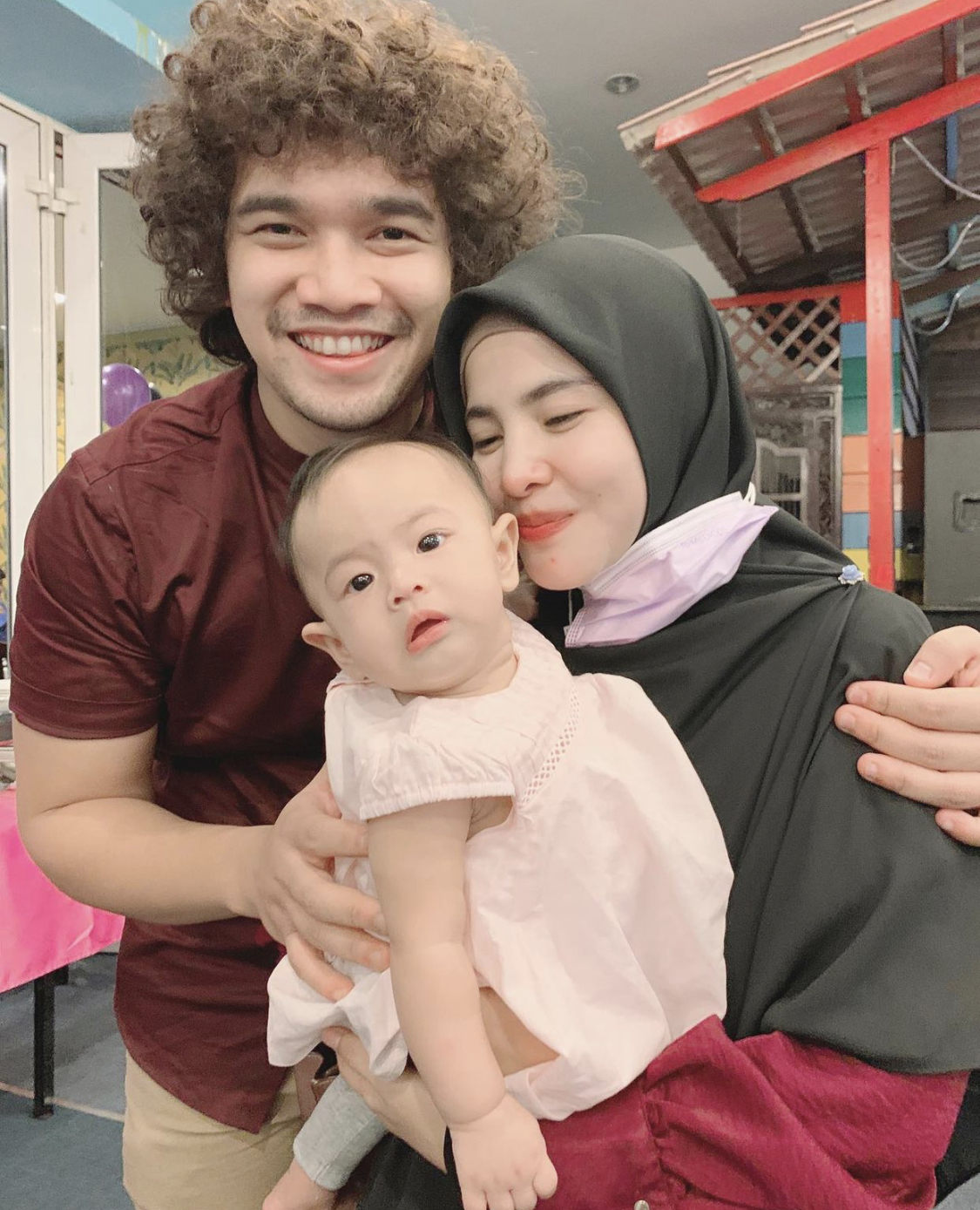 “Birthday Kau Tapi Aku Yang Dapat Hadiah,” – Berbalas Surprise, Giliran Ardell Aryana Pula Hadiahkan Suami Mercedez Benz C300