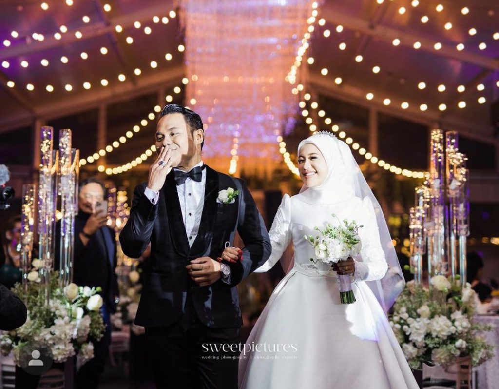 [GAMBAR] Ernie Zakri & Syamel Langsung Majlis Resepsi, Kongsi Foto Indah Bersama Peminat