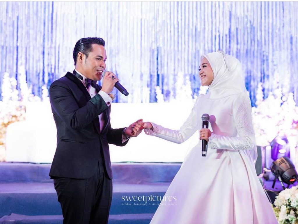[GAMBAR] Ernie Zakri & Syamel Langsung Majlis Resepsi, Kongsi Foto Indah Bersama Peminat