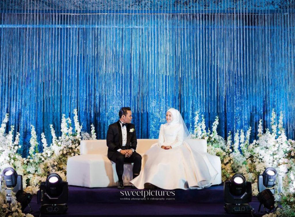 [GAMBAR] Ernie Zakri & Syamel Langsung Majlis Resepsi, Kongsi Foto Indah Bersama Peminat