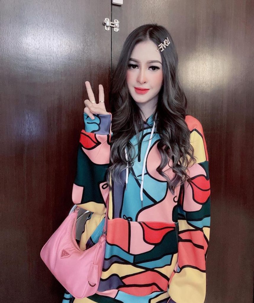 “Maaf I Original Ya. I’m Mother Of Two,” – Disamakan Dengan Sajat? Ini Jawab Balas DP Eina Azman