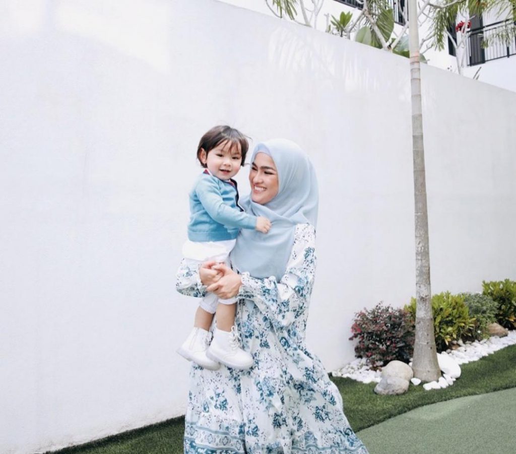 “Comel & Sangat Bijak,”- Ajar Anak Sebut Nama Haiwan Dalam Bahasa Inggeris, Netizen Puji Cara Elfira Loy Didik Anak