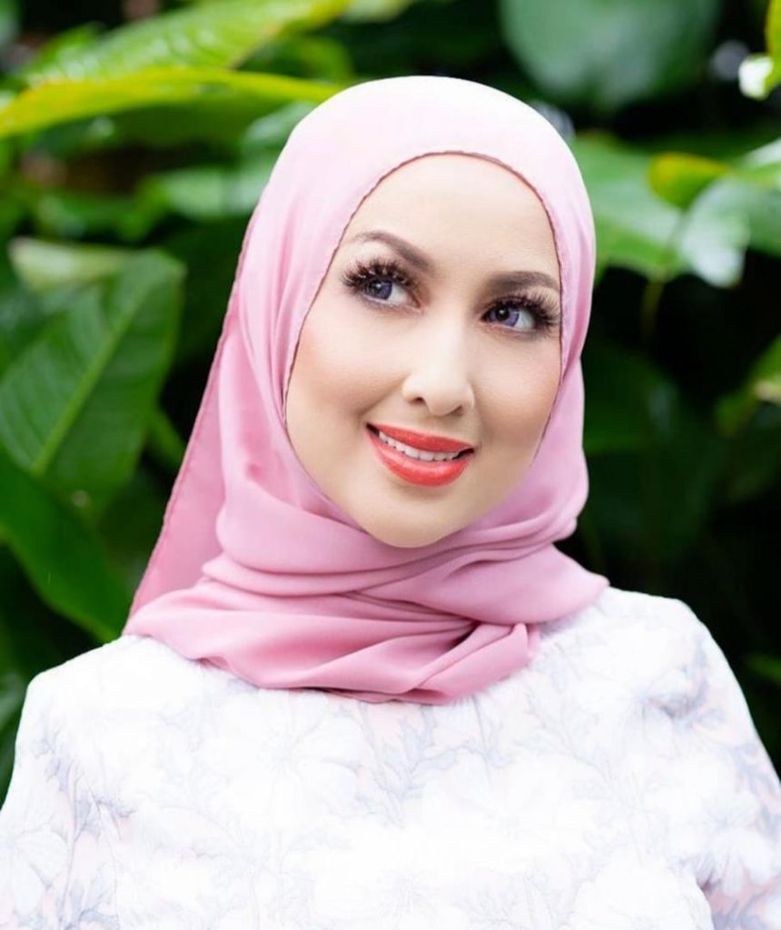 “MasyaAllah Cantik Sangat,” &#8211; Kongsi Foto Bertudung Litup, Datin Maria Farida Terima Pujian Peminat