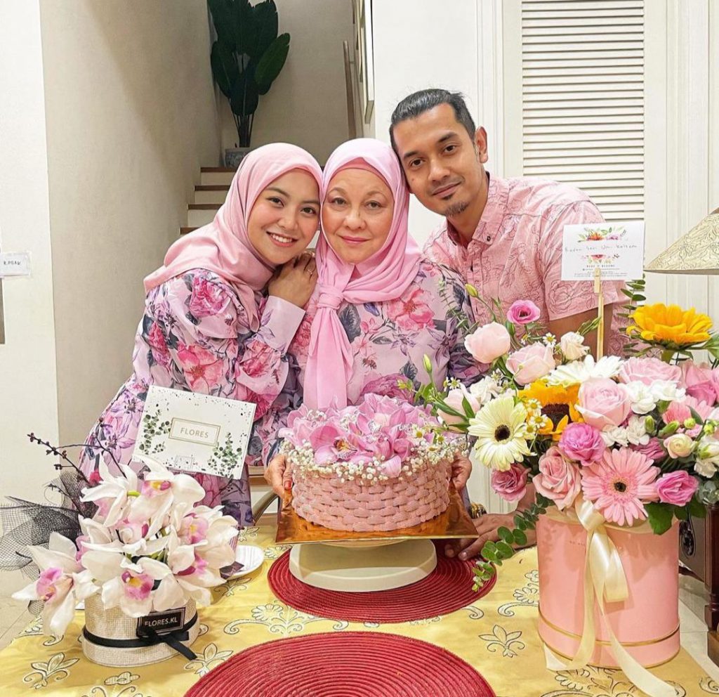 “First Time Hadiahkan Gelang Emas…,” – Buat Kejutan Istimewa Sempena Hari Jadi Ibu Mentua, Ramai Puji Cara Mawar Rashid