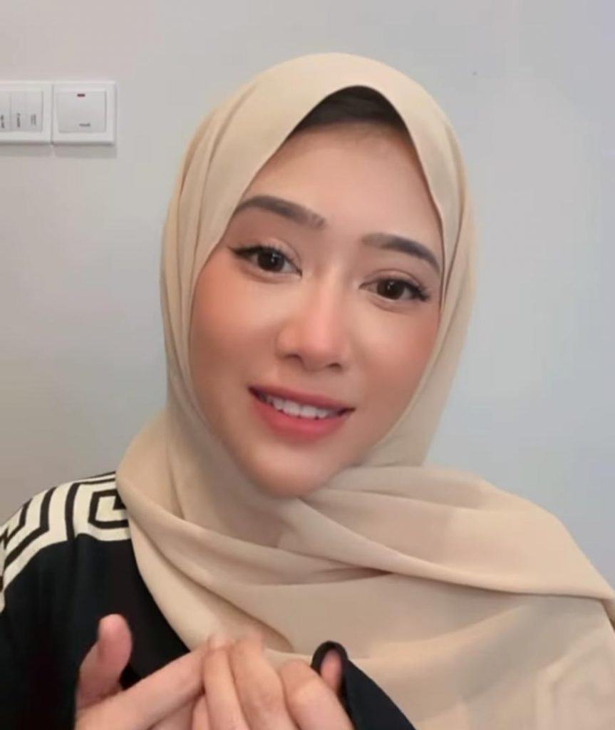 “Nampak Lain Bila Bertudung,” – Video Pakai Hijab, Penampilan Fatin Afeefa Jadi Perhatian