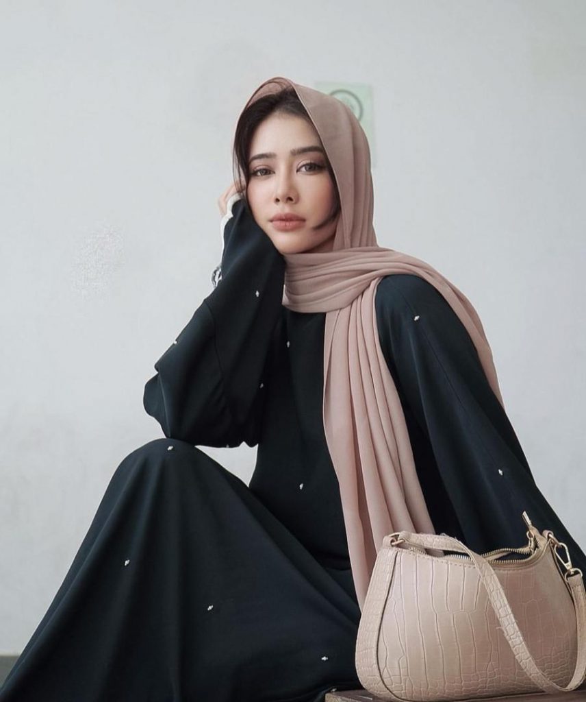 “Nampak Lain Bila Bertudung,” – Video Pakai Hijab, Penampilan Fatin Afeefa Jadi Perhatian