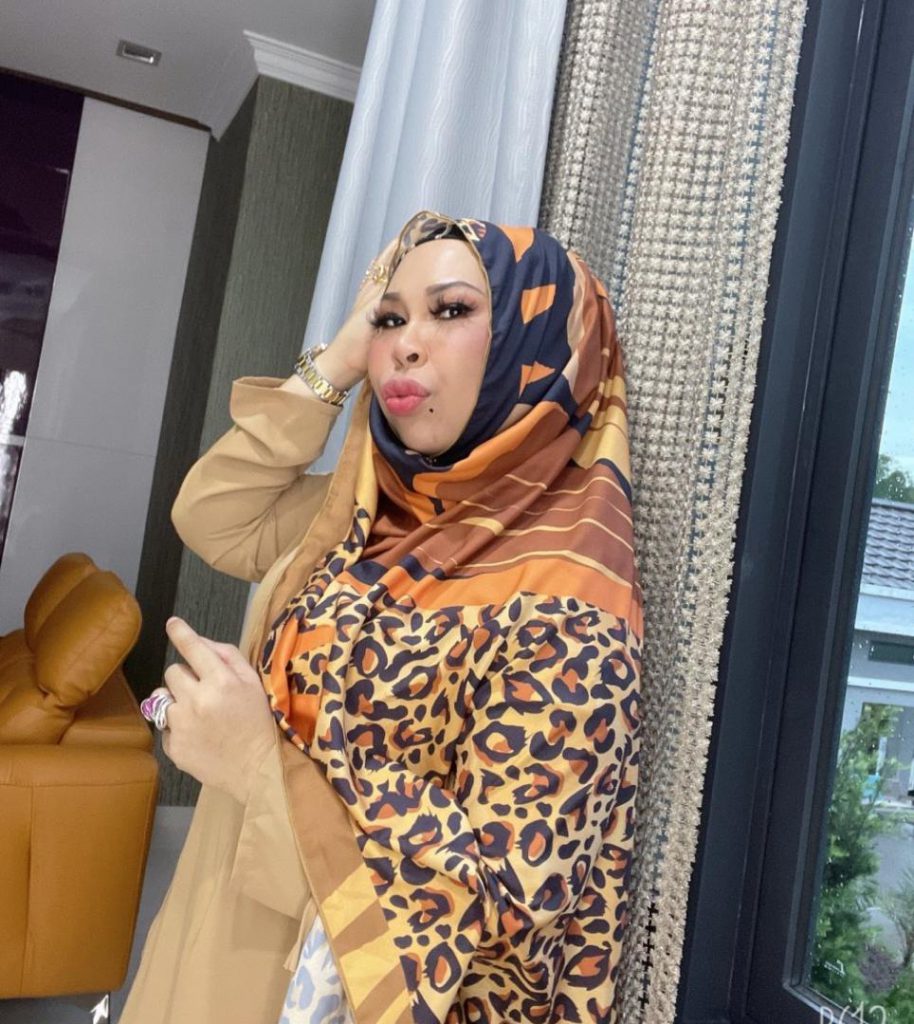 Cik B Cuba-Cuba Belajar Menjahit, Besar Harapan Datuk Vida – “Doakan Boleh Jadi Perempuan Sejati, Pandai Bisnes.”