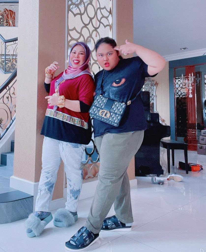 Cik B Cuba-Cuba Belajar Menjahit, Besar Harapan Datuk Vida – “Doakan Boleh Jadi Perempuan Sejati, Pandai Bisnes.”